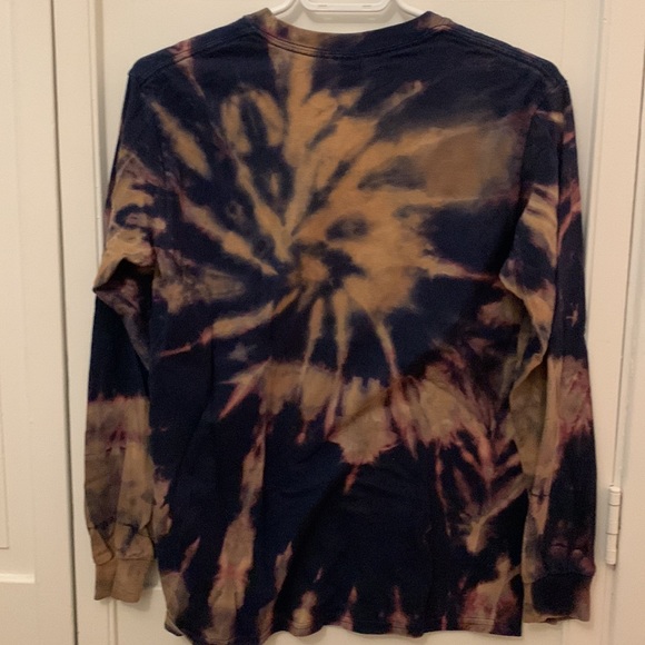 Queen’s University long sleeve reverse tie dye - Picture 2 of 3